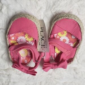 Super cute pink baby shoes 3-6 months